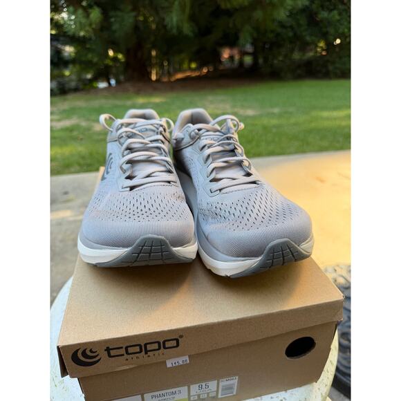 NWT Topo Athletic Phantom 3 Running Shoes Gray Size 10